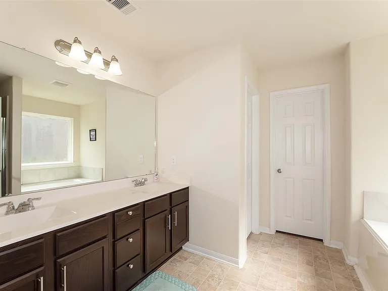2384 Elm Crossing Trl — Photo 17