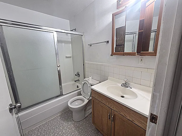Mead Apartments — Photo 15