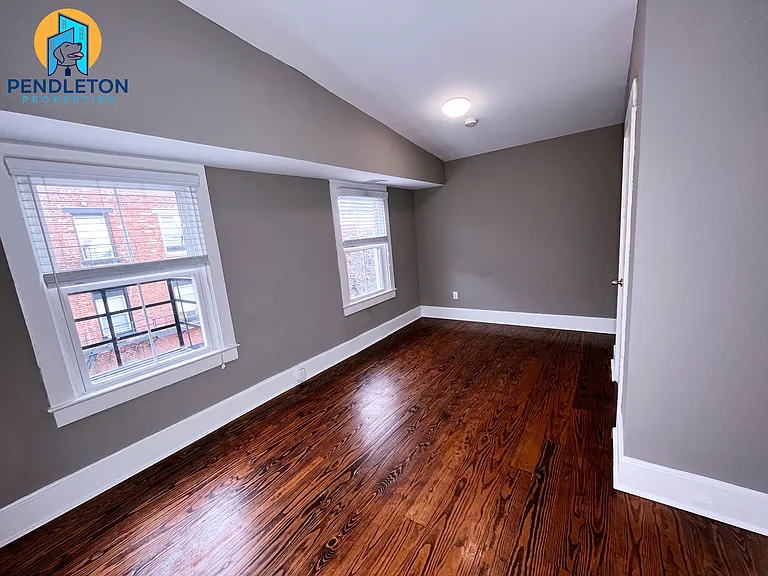521 E 13th St #4 — Photo 5