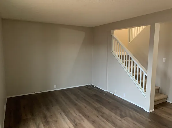 1288 Lakewood Road West NW, Edmonton, AB T6K 3P2