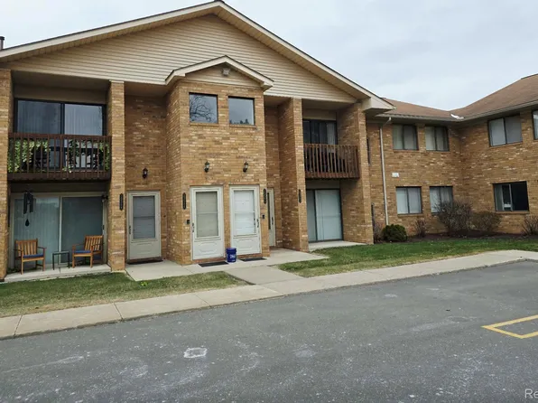 29564 Clarita St, Livonia, MI 48152