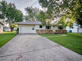 12 Clover Ln, Milford, IA 51351
