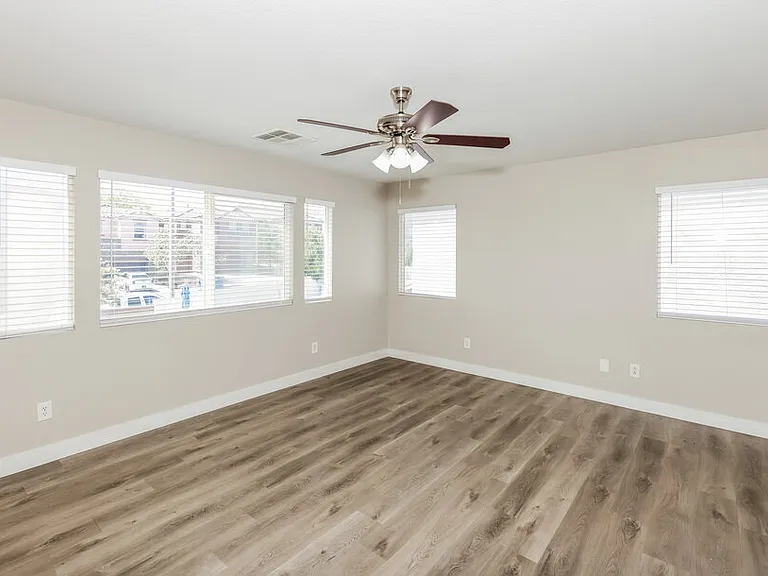 9327 Wishing Creek Ave — Photo 9