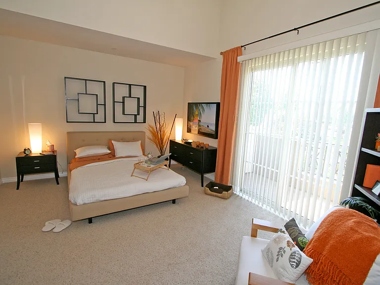 IMT BelaSera at Sherman Way — Photo 7