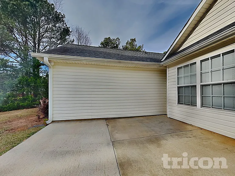 2051 Meadowglen Ln — Photo 25