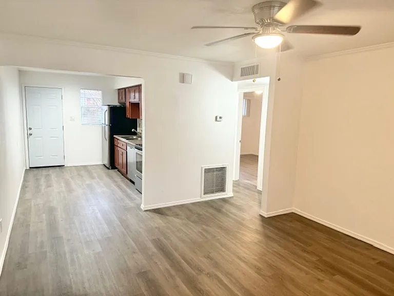 1 bed 1 bath with storage unit — Photo 44