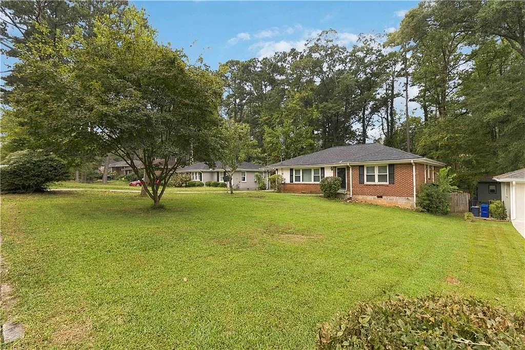 3 bed, 1.5 bath, 1220 sqft, $1,650 — Photo 4