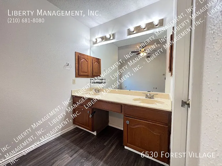 6530 Forest Vlg — Photo 26