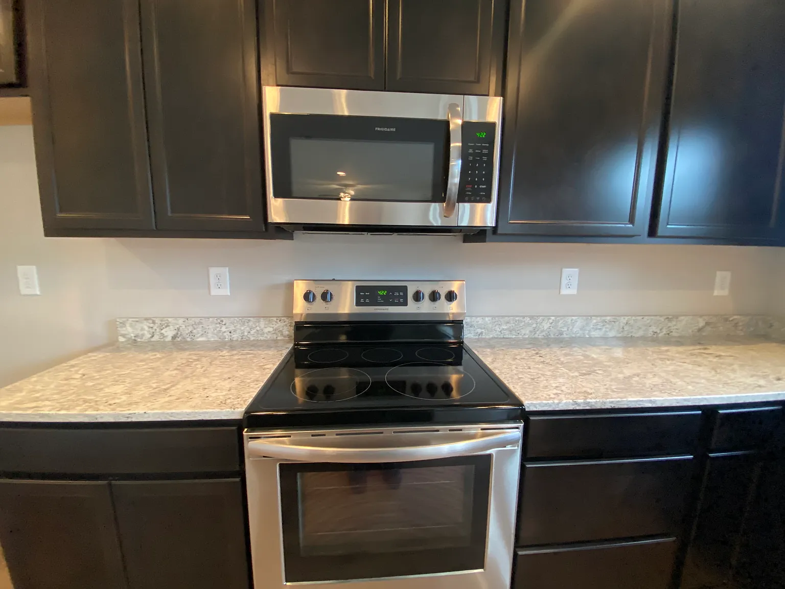 3 bed, 2.5 bath, 1800 sqft, $2,599 — Photo 4