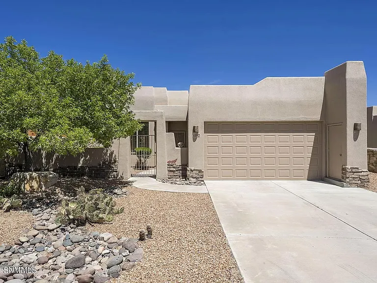 1892 N Sonoma Ranch Blvd — Photo 1