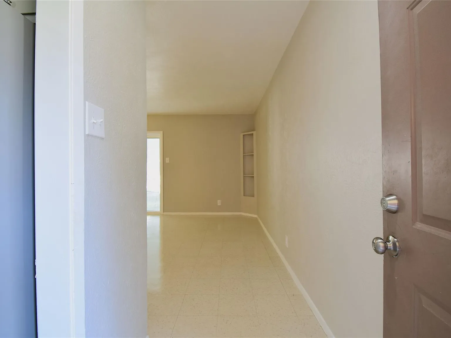 2 bed, 1.0 bath, 900 sqft, $1,550 — Photo 4