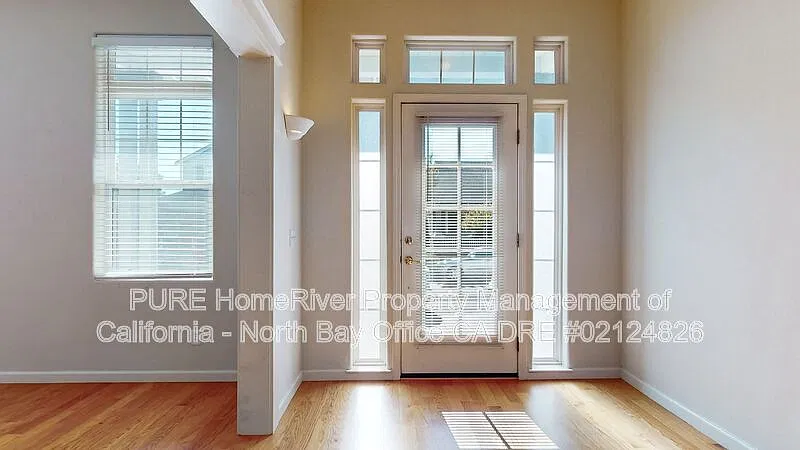 3 bed, 2.5 bath, 2255 sqft, $3,800 — Photo 4