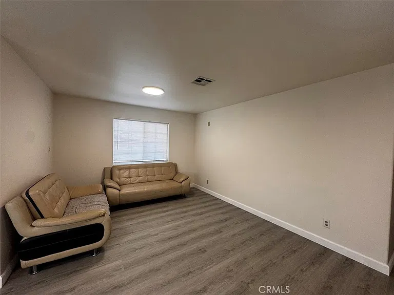 8262 Graves Ave — Photo 2