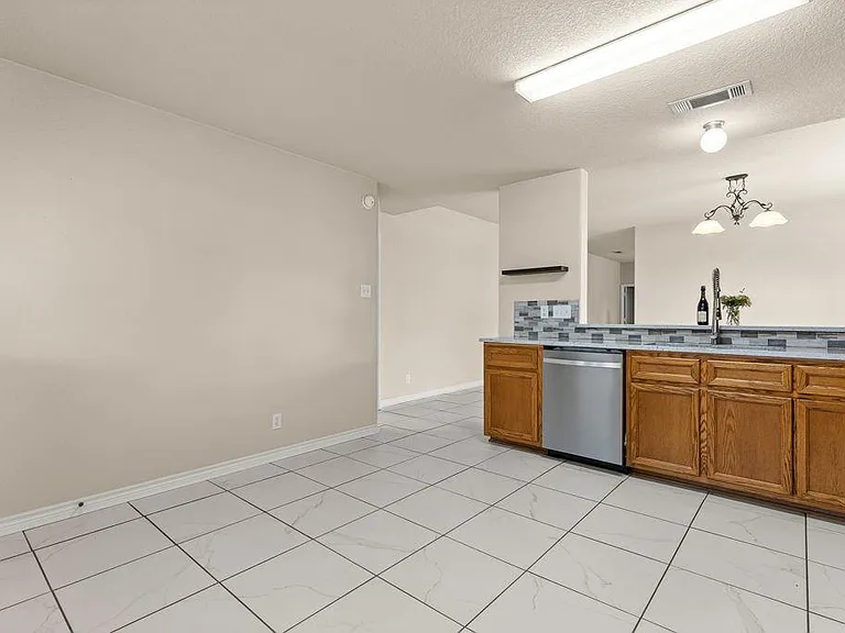 4703 Stonehaven Dr — Photo 10