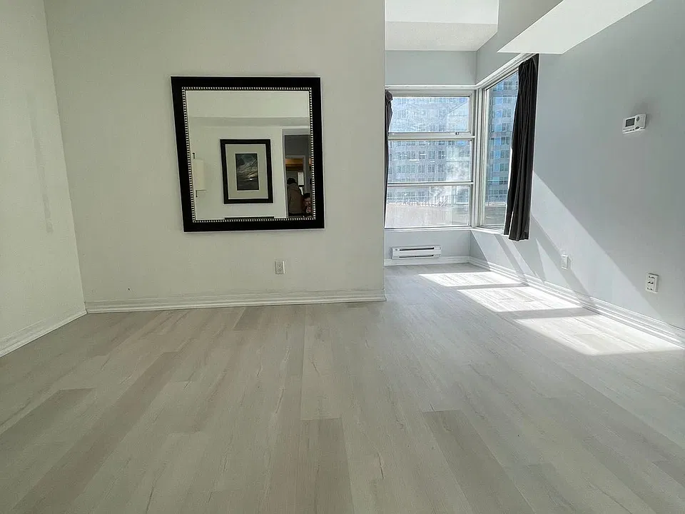 1 King St W #1705