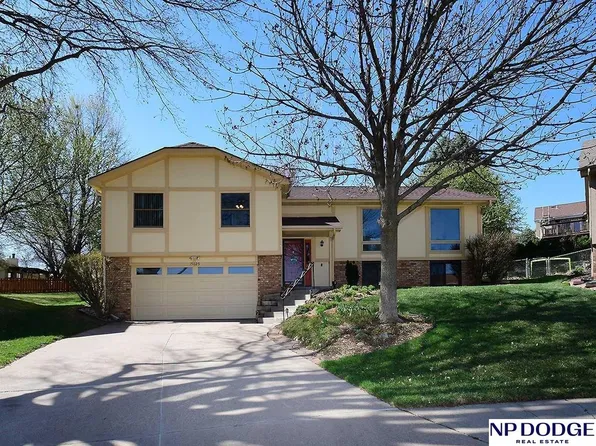 15025 Hawthorne Cir, Omaha, NE 68154