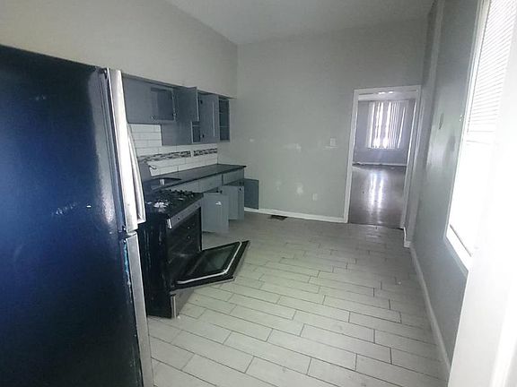 4th image of 4147 Cambridge St