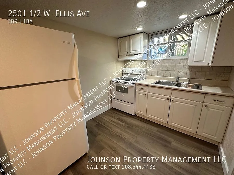 Charming 3-Bedroom North End Duplex. Downstairs property with W/D and lots of privacy! — Photo 3