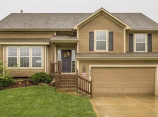 12436 S Quail Ridge Dr, Olathe, KS 66061