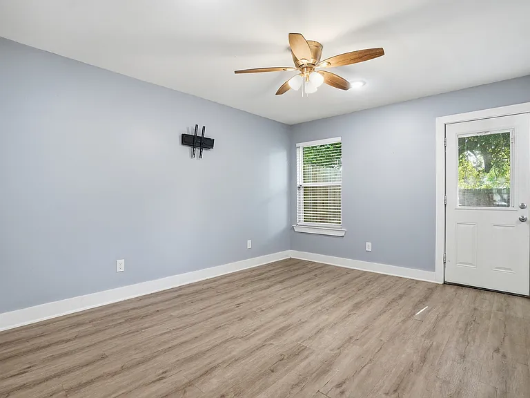 1010 Clinton Park St #B — Photo 13