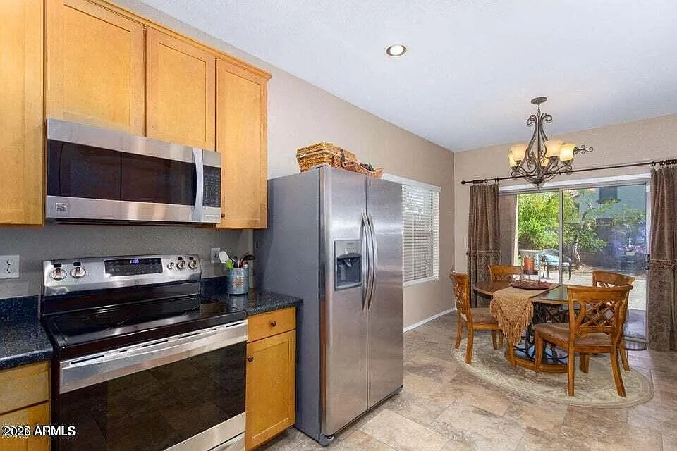 3 bed, 2.5 bath, 1837 sqft, $2,100 — Photo 3