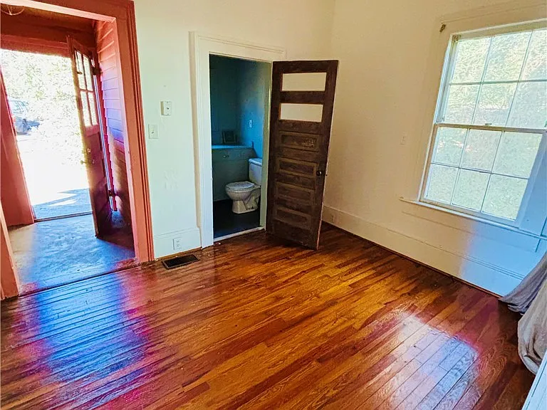 75 Arch St — Photo 15