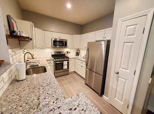 19 Hampshire Rd APT 202, Methuen, MA 01844