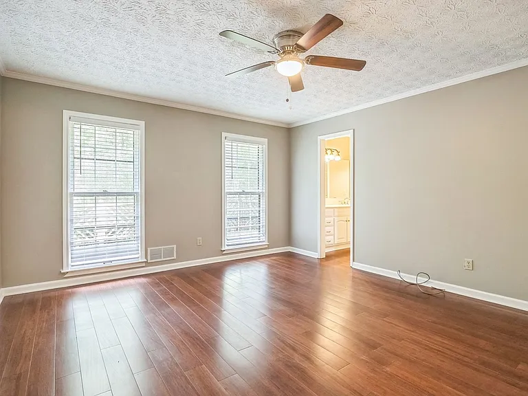 240 Brandenburgh Cir — Photo 18