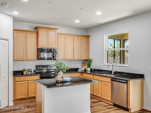 4th image of 100 Elena Dr