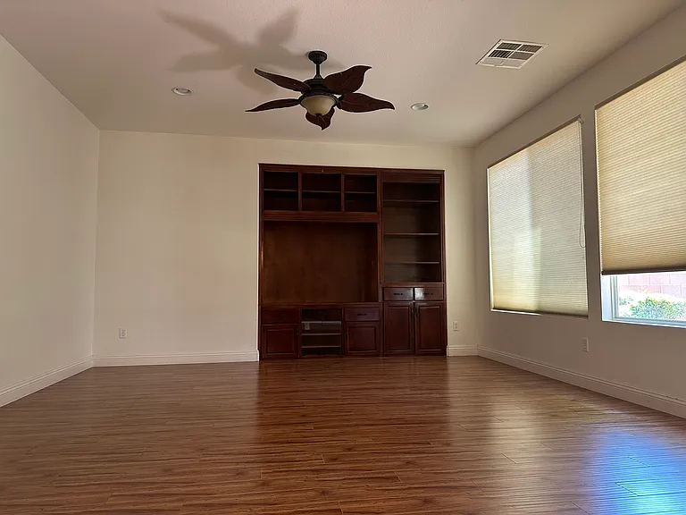 11693 Bradford Commons Dr — Photo 4