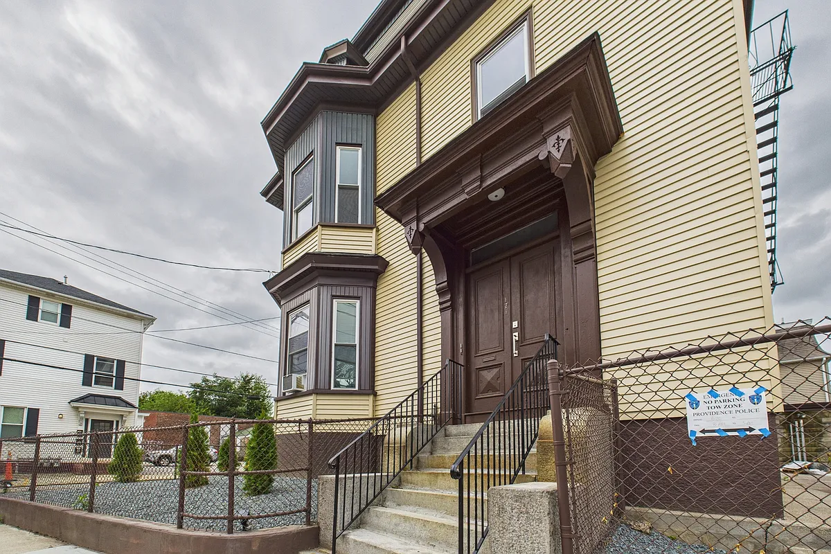 Building Photo - 169 Knight St