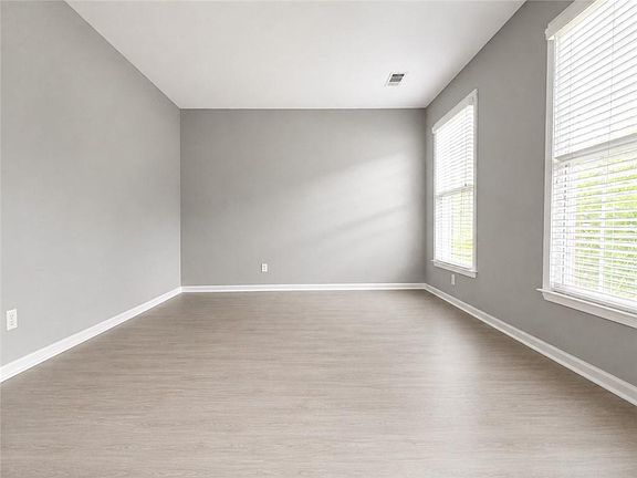 4th image of 1707 Hidden Pond Cir