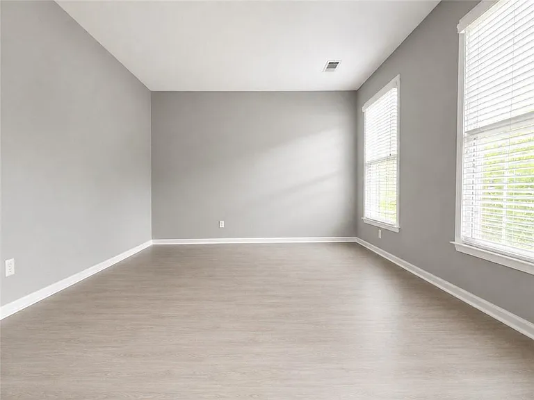 1707 Hidden Pond Cir — Photo 4