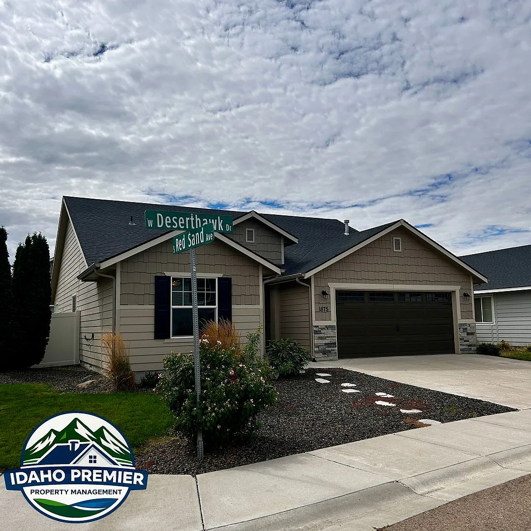 Comfortable Kuna Living with a Serene, Private Backyard! — Photo 1