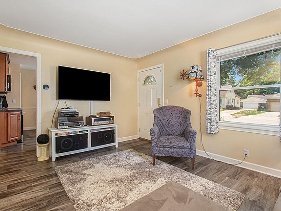 5th image of 3142 Carmel Ave SW