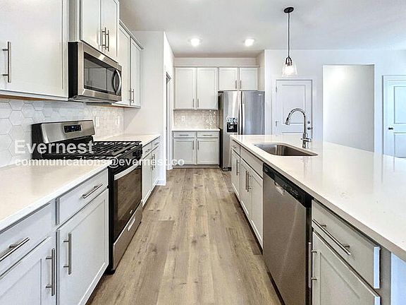 3rd image of 649 Whitetail Ct