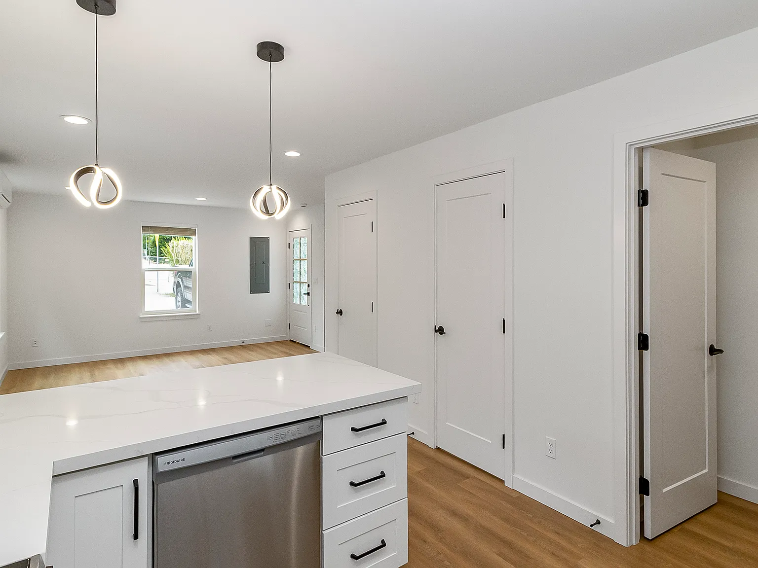 2 bed, 950 sqft, $2,895 — Photo 4