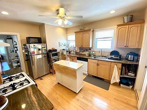 2nd image of 10 Berkeley St #2