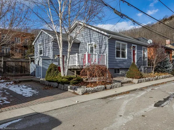 2 Bond St N, Hamilton, ON L9H 3A8