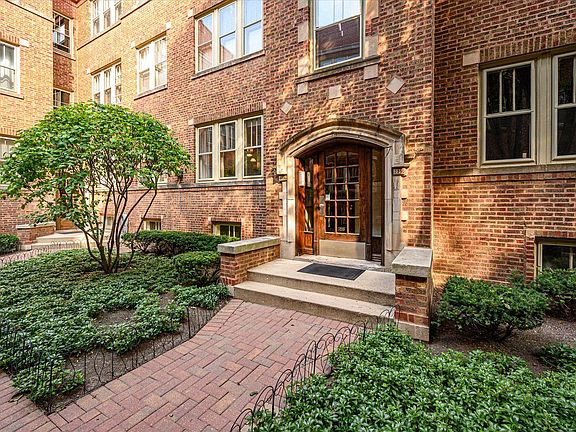 3rd image of 225 N Oak Park Ave APT 1W