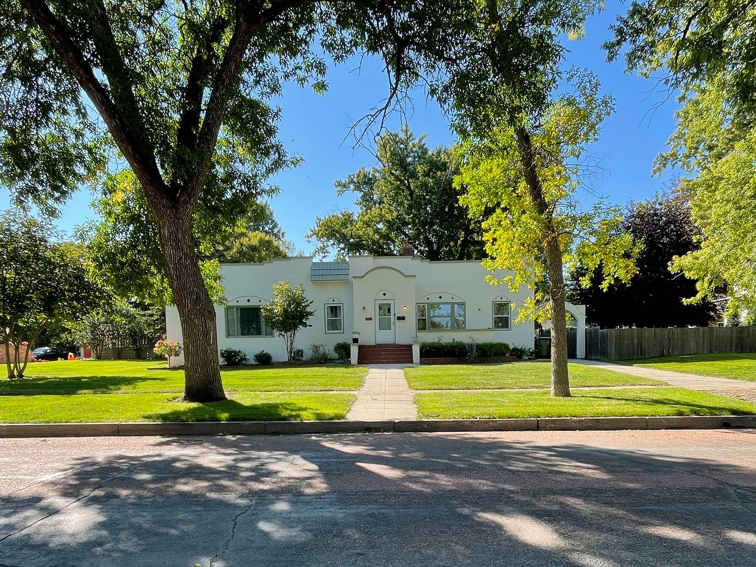 615 N Park St, Watertown, SD 57201 Zillow