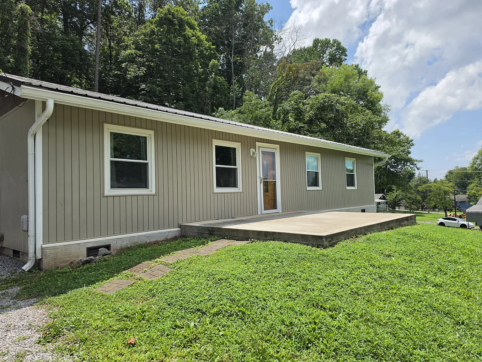 3 bed, 1152 sqft, $1,800 — Photo 1