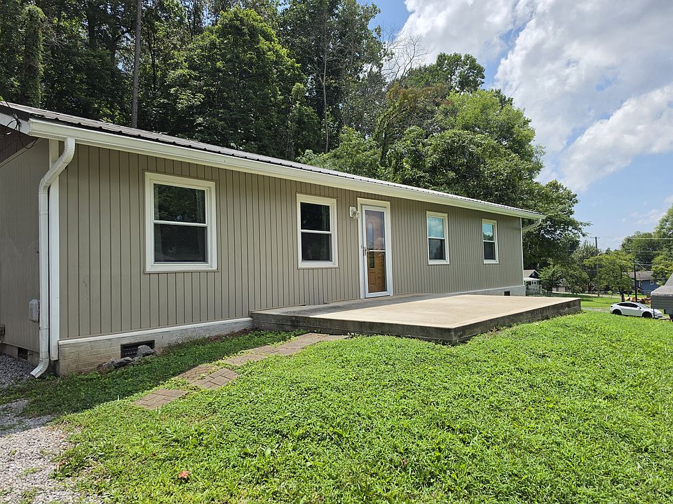 1st image of 2212 Knollcrest Ln