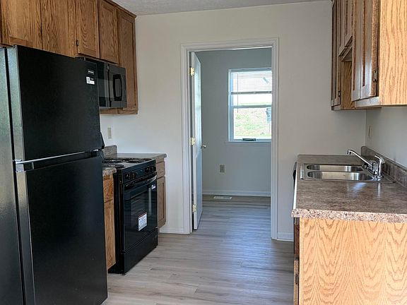 3rd image of 21 Maple Ln