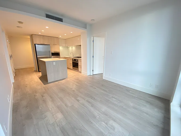 680 Seylynn Cres #1604 — Photo 8