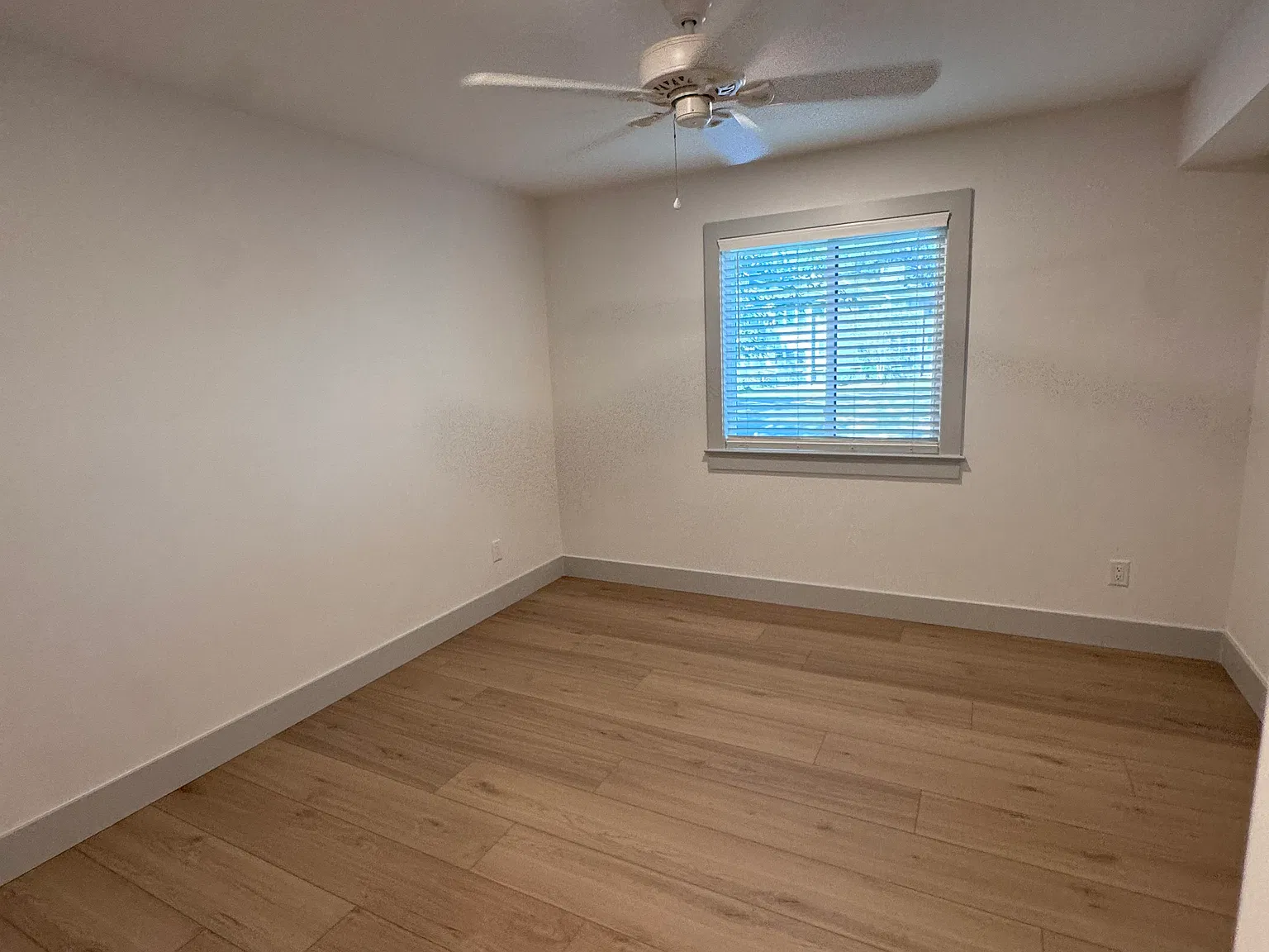 2 bed, 1000 sqft, $2,200 — Photo 4