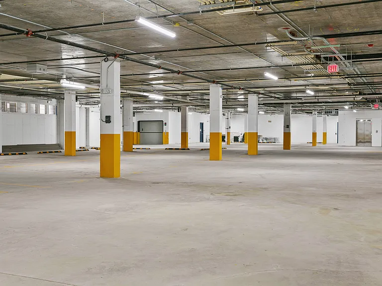 E Plaza & Residences — Photo 43