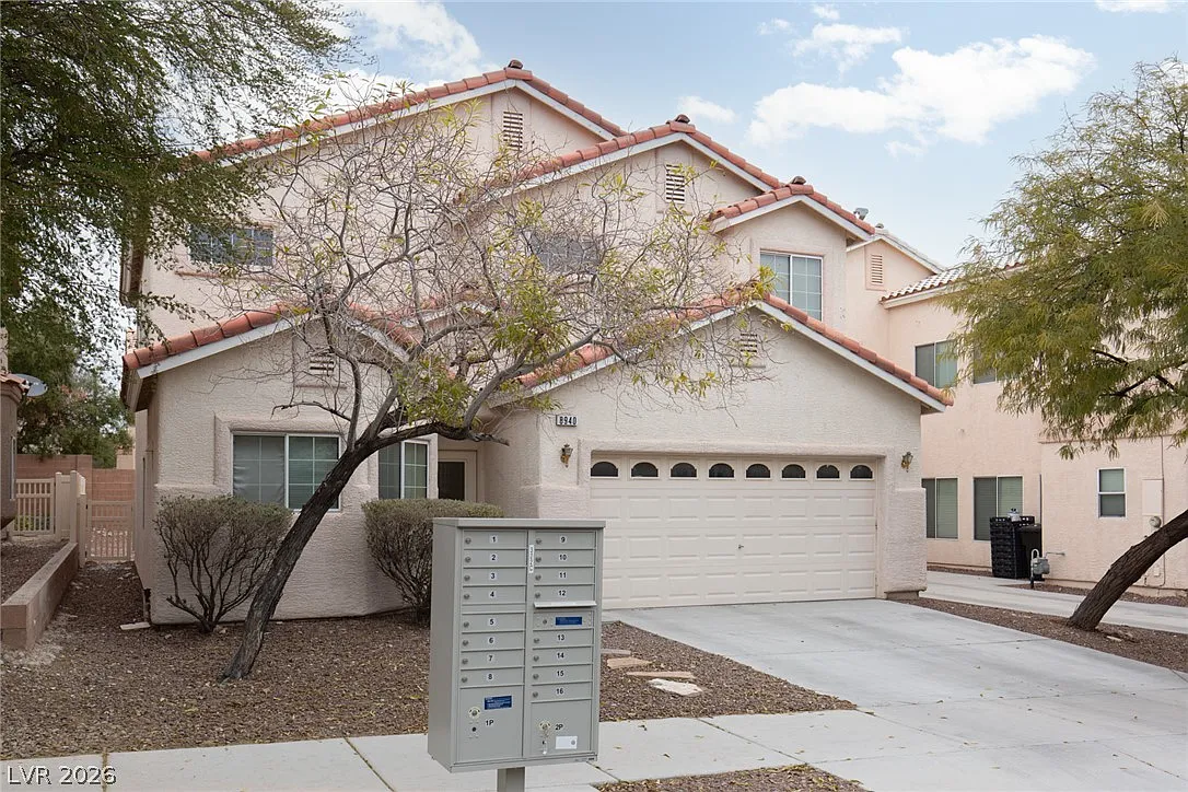 3 bed, 2.5 bath, 1992 sqft, $2,088 — Photo 2