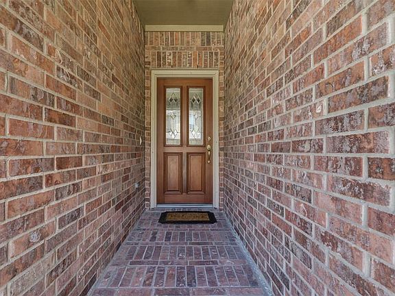 2nd image of 8904 Kleewood Dr