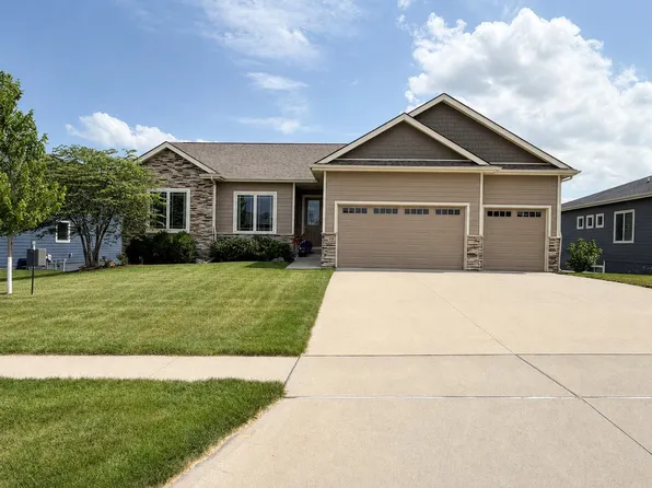 6106 Aspen Dr, West Des Moines, IA 50266